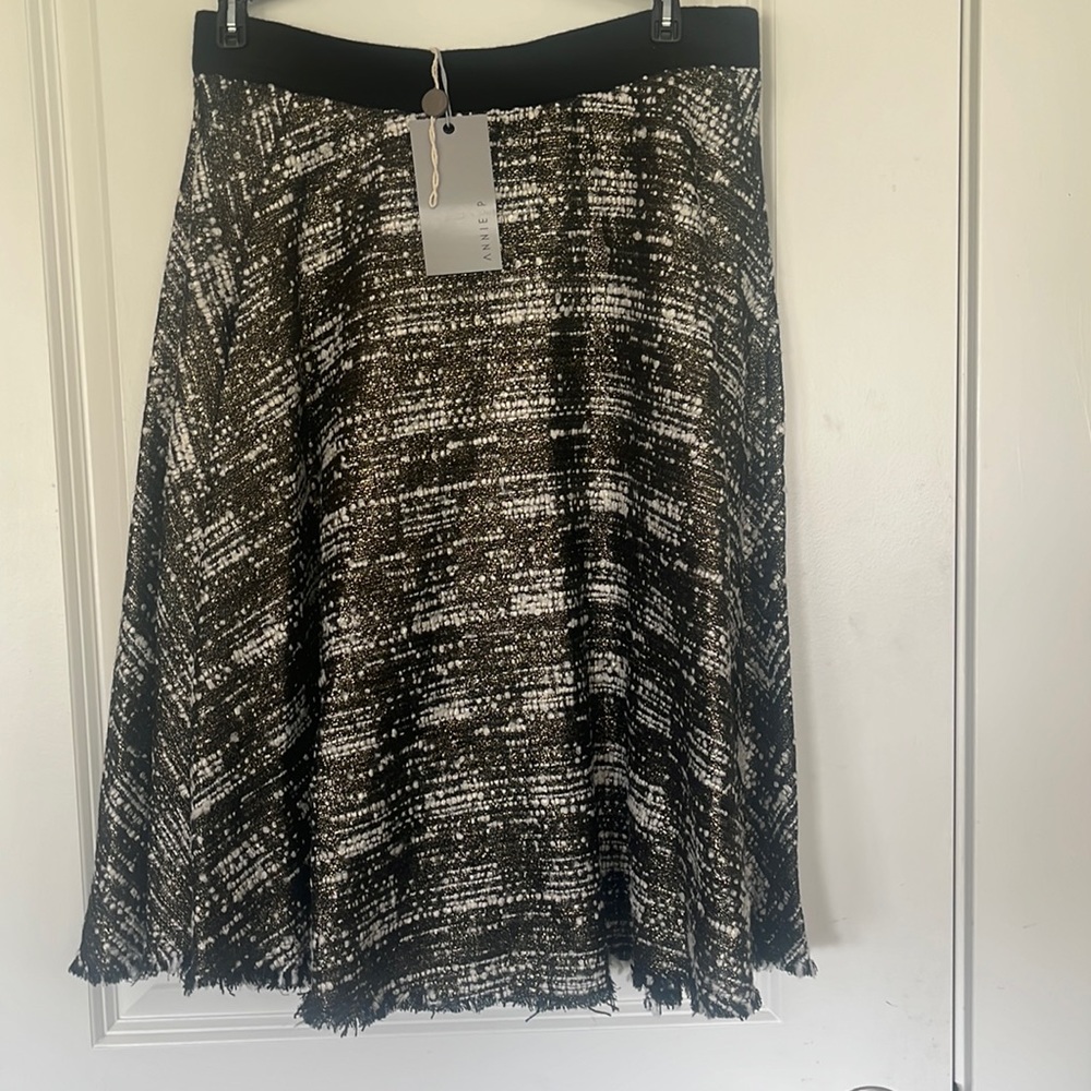 NWT Gorgeous Annie P skirt.  Size 12 (46). Made in Italy